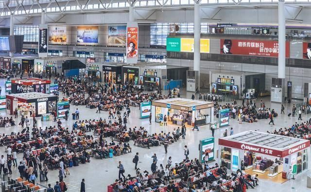 国庆国内各大景区人山人海，游客只能看人看不到景？网友：太难了