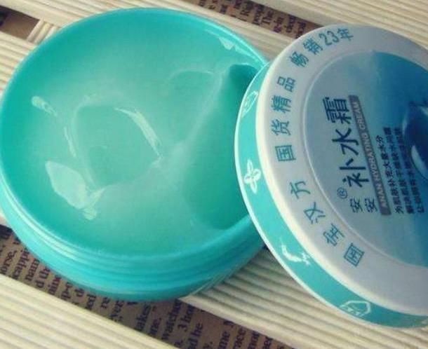  大牌护肤：建议大家在超市货架看到这些护肤品，一定拿下，比兰蔻还好用