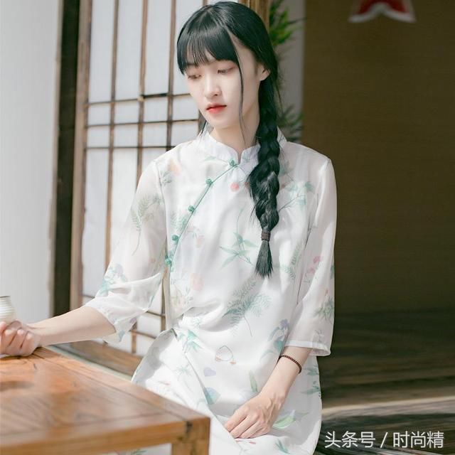 一条绝美的旗袍连衣裙，尽显东方女性的气质美