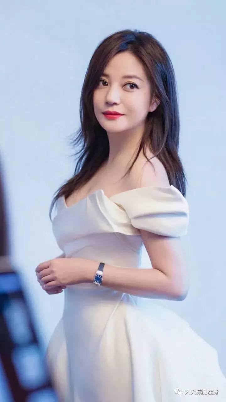 忽胖忽瘦的赵薇又瘦成了小燕子，这气球般的体质不动就能瘦?