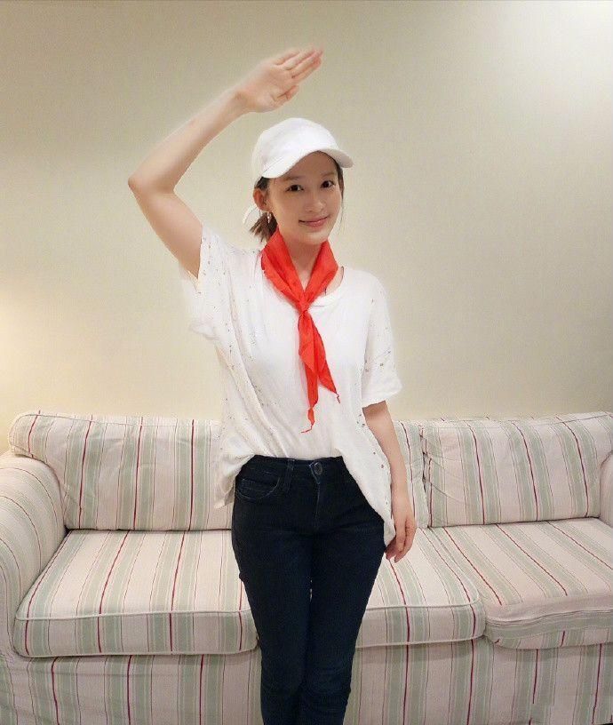 李沁下半身失踪，网友:撞脸我也认得出你了!