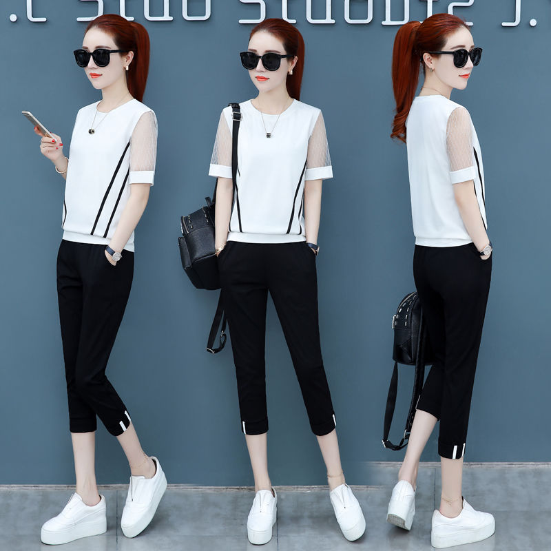 健身服里的女人身材真棒!紧身衣勾勒性感迷人线条,美得不能自拔