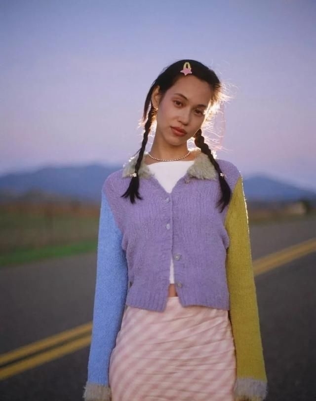  碎花：“东洋好肉体”水原希子登台，一身碎花裙可爱俏皮，国宝女孩