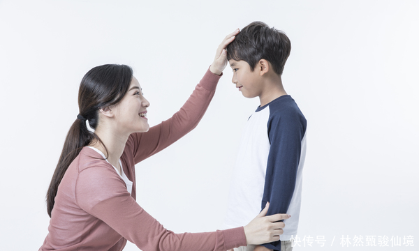  「捣蛋的孩子」熊孩子趁妈妈出门，偷拿护肤品玩，妈妈回家看到这画面欲哭无泪