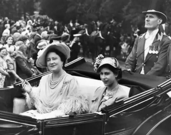 英国皇家赛马会=年度心机大会，梅根凯特大PK，你站哪一个?