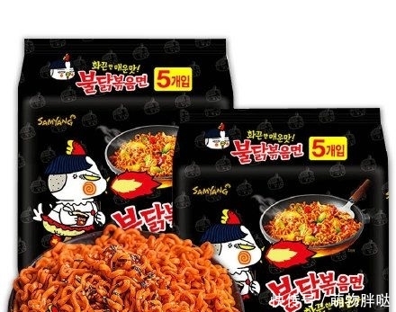 「润唇膏」辣哭火鸡手拉面,润唇膏,你敢放在嘴唇上吗?