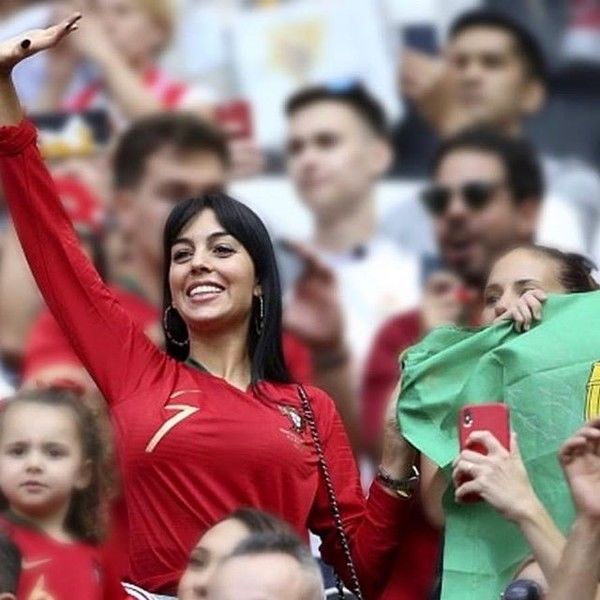 这届世界杯，球星太太们不遗余力地给球迷们好好上了一堂时尚配饰