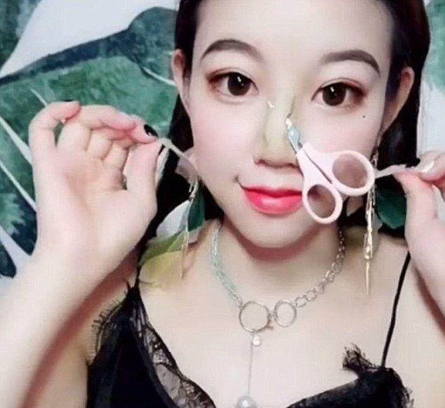 神奇易容术，村姑变女神，爆红到英国，当众卸妆全都看傻眼!