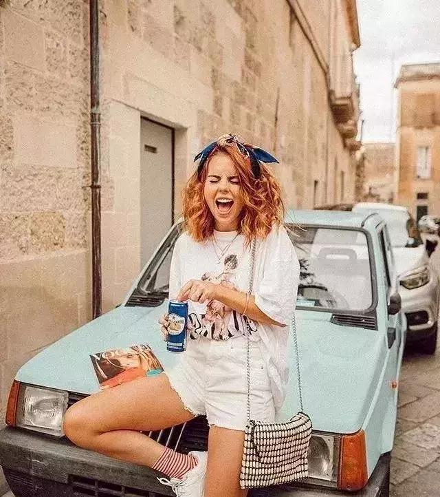 “改头换面”穿出慵懒风,孟美岐吴宣仪的活力少女Tee,了解一下