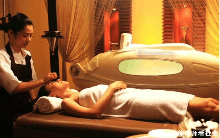 女子按摩时睡着了, 醒来后感觉身体不适, 低头一看直接哭了