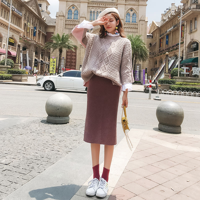别再乱穿了!今秋流行:毛衣+套裙，分分钟变女神，太美了