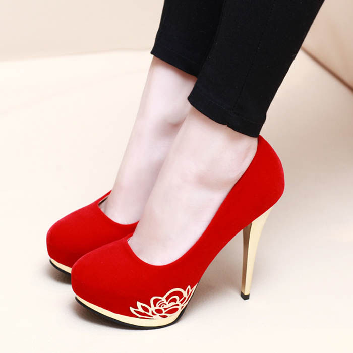 别总穿浅口鞋，当下新上市防水台高跟鞋，粗跟设计行走自如