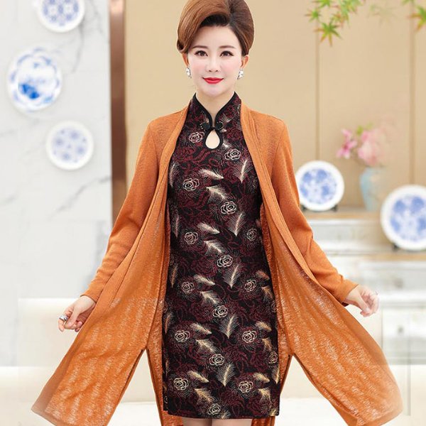 经济允许的话，穿下面的上衣出门，70后女人穿比00后还美嫩