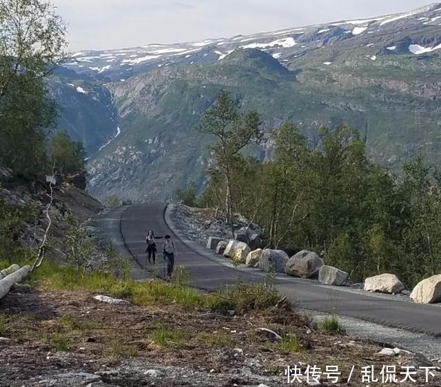 挪威最奇特石头：距离地面千尺之高，耗费一天才能到达