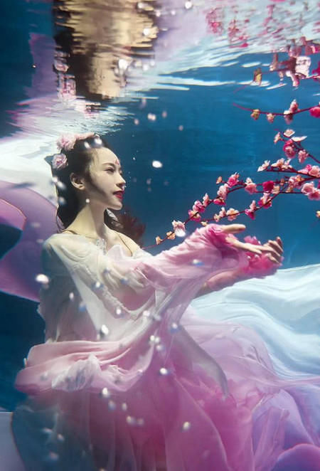  婚纱照：同样水下拍照，婚纱照忍了，汉服忍了，最后却被虐到了！