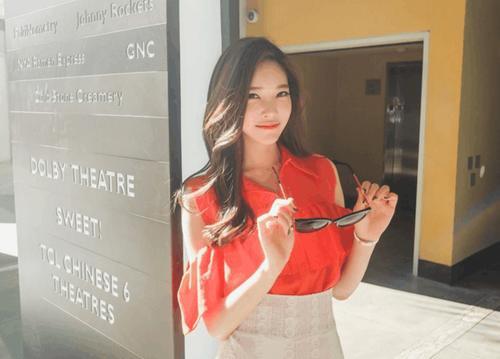 奔三十岁的少妇就是好看, 长腿细腰, 怎么看都漂亮！