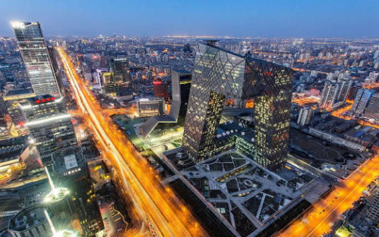 日本人看到中国人手中的单反，好奇的问:难道中国人都是摄影师吗