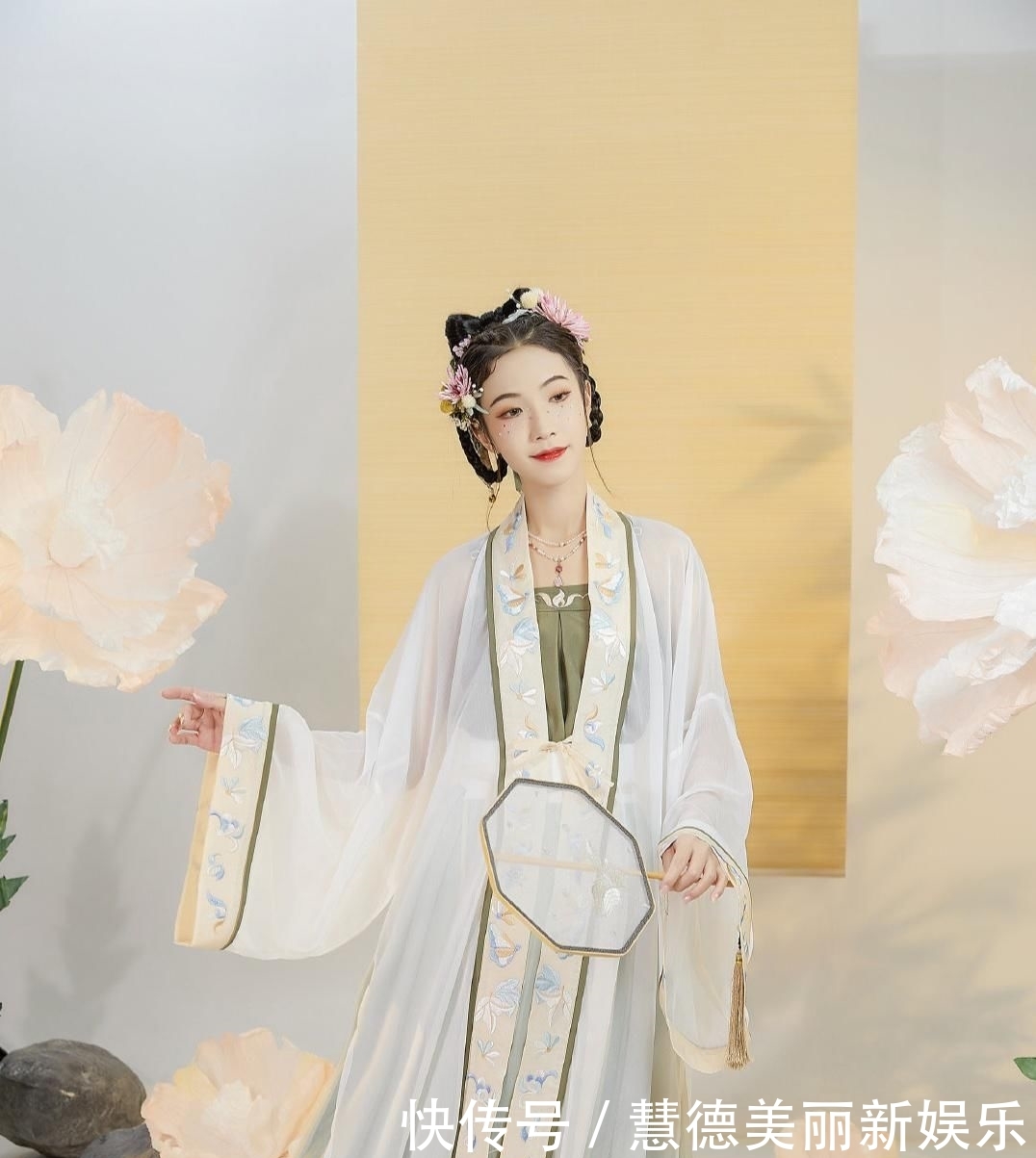  [小白]别再说汉服不日常了。这几套汉服小白也能穿出街，效果够“雷人”