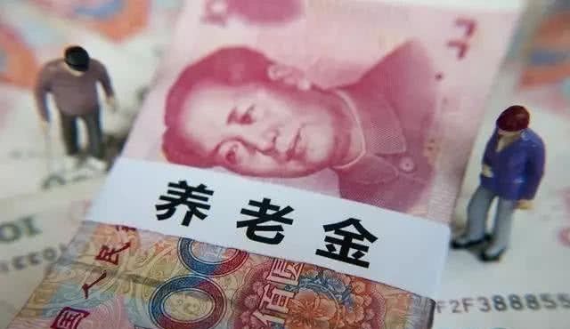 现在新农保一年交2000元，15缴满后退休每月能领多少钱？