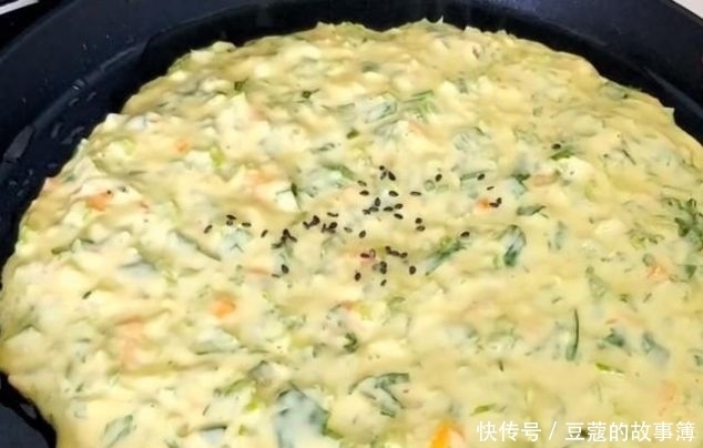  [我家]芹菜里加3个鸡蛋，我家一周吃6次，孩子每次都吃光，营养又解馋