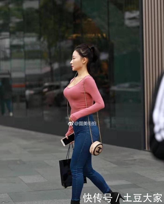  #女人#街拍完美的腰臀比例，才是女人的梦想