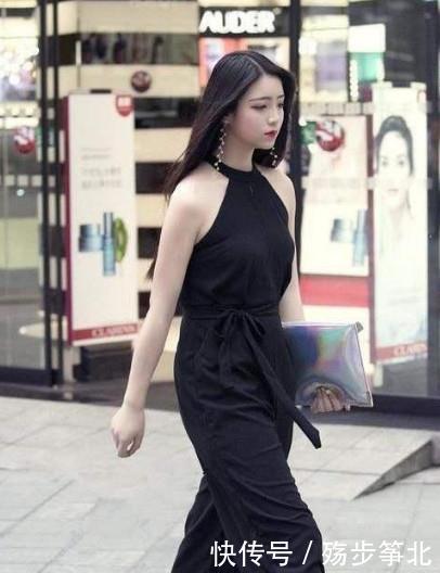 『 气质』走路自带气质,凸显女神的魅力,街拍:可爱性感的小姐姐