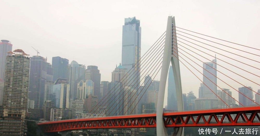  经济：经济最强的新一线城市，距离一线一步之遥，但有一点比不