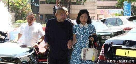 看了香港女首富甘比的搭配功力, 才知道刘銮雄为什么独宠她一人