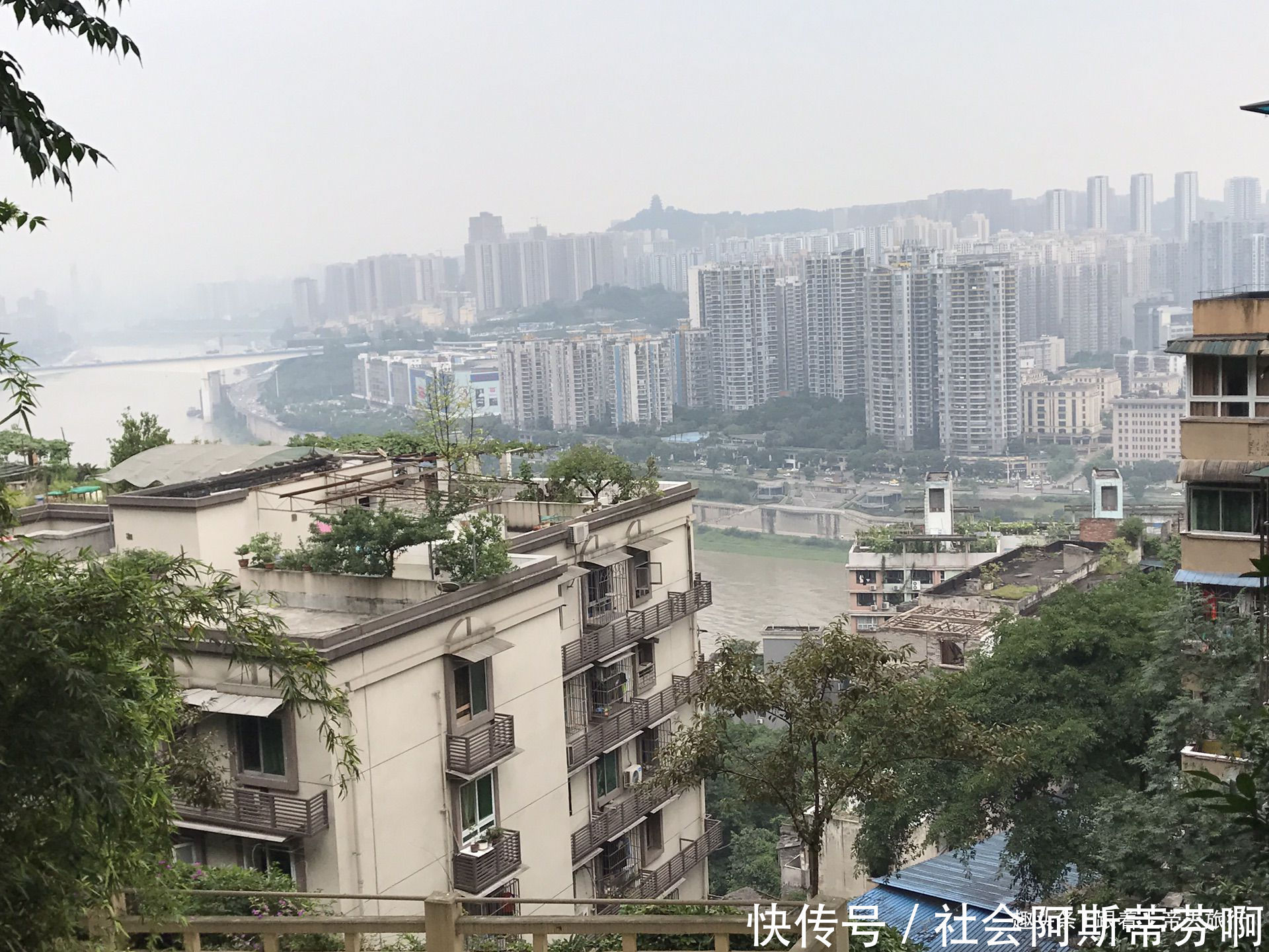  重庆@中国面积最大的新一线城市，直追江苏省，5个成都也比不过