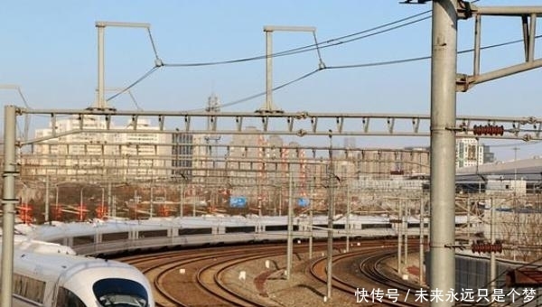 为何高铁不走直线,要绕着走弯路?看完佩服了