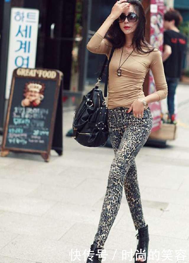 清新紧身裤穿出小姐姐妙曼身材,尽情绽放女性魅力!