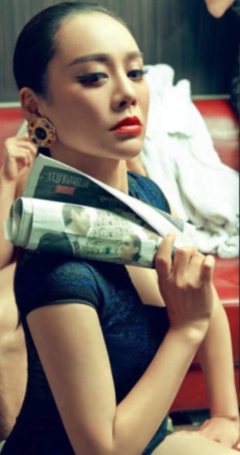 宁静早年照片流出，登《男人装》变“胸猛尤物”，网友:受不了