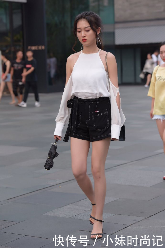  气质■街拍：时尚的短裤穿搭靓丽耐看,大方呈现你的身材和气质