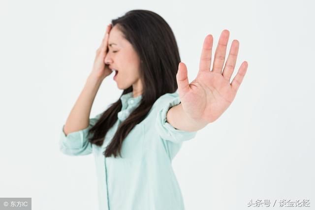 收益率曲线紧缩显示，即使在全球市场动荡之际，美联储仍会加息