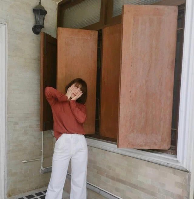  身上的穿搭：彻底和小白鞋说再见吧,今年这几款“淑女鞋”聪明的人早就穿上了