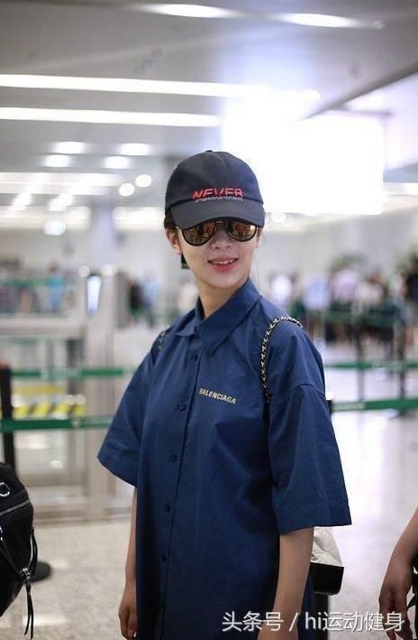 杨紫分手后竟然瘦了这么多，机场照小腿细的让人心疼