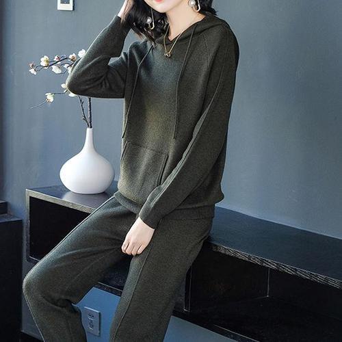 秋天凉，老婆把连衣裙全扔了!这套装一下买5件，美的哪像50岁