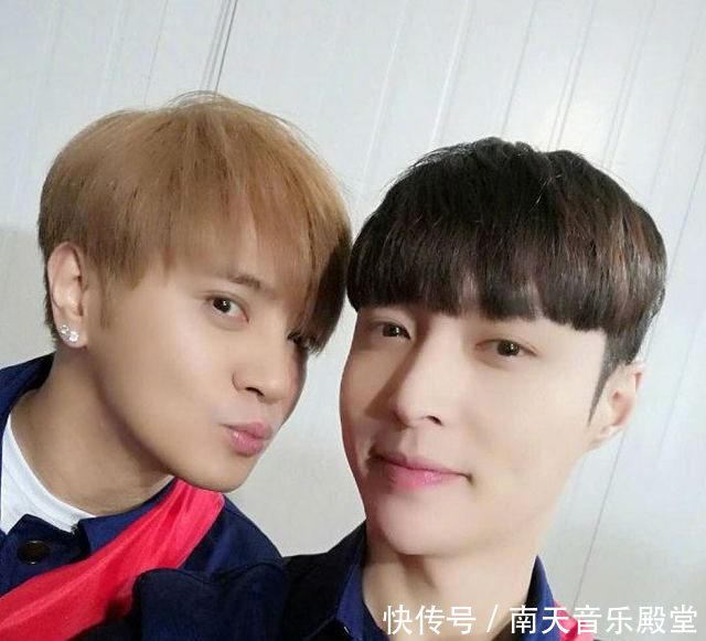 张艺兴与《极限挑战》男人帮合影,P图太过每位