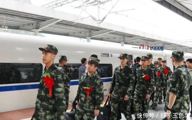  [广西]刚刚，武警广西总队首批新兵入营！