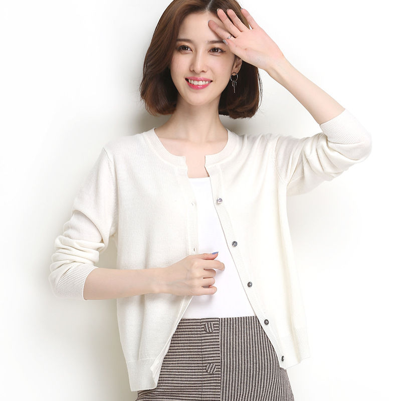 女人要是经济条件允许，全换成刚上秋装“开衫”特别时尚显美嫩