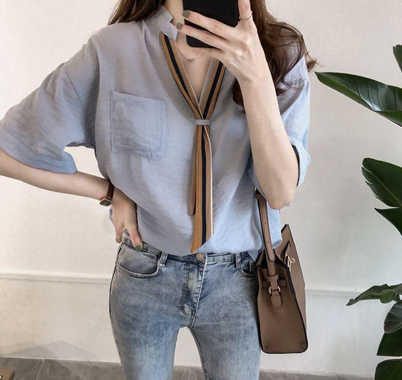 大热的天，T恤让身材丰满的女人更火辣，青春无敌尽显好身材