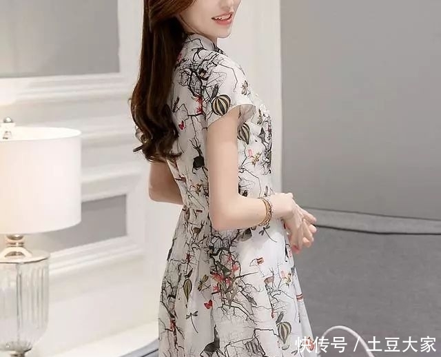  『古典』改良版旗袍中国风连衣裙，着重体现东方女性含蓄优雅的魅力