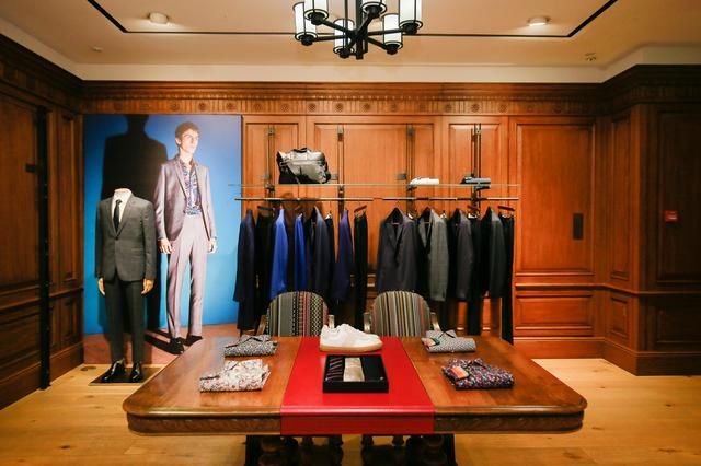 Paul Smith于2018年秋冬系列推出Dreamer印花图案，将迷幻梦境呈