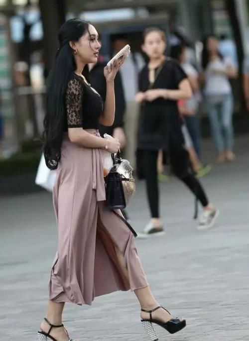  女人■女人过了30岁，自信就是一种美，穿出真实的自己，女明星也一样！