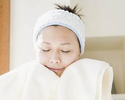 夏天用“食盐”洗脸，有这么多好处？现在知道还不晚，赶紧试试