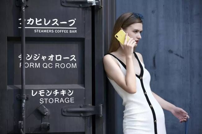 没有一件樱草金单品，怎么好意思说自己是街拍抢眼的时髦girl?