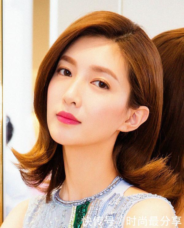 江疏影出席活动穿泳衣现身？网友：没有这么性感的身材还真不敢穿