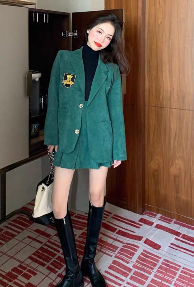 【显得非常】00后如今迷上的“西服外套”,拿来凹造型贼飒,赶紧过来种草吧