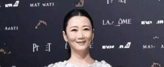 「合适」她为了不变老,坚持20年不吃晚饭不生娃,今42岁老的像62岁