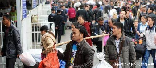 农民工返乡热潮出现，为何要放弃城市工作，老农说了这些原因